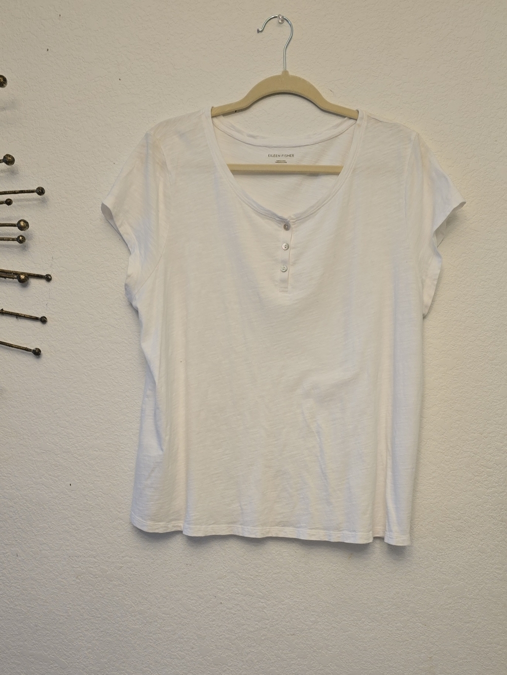 EILEEN FISHER Casual White Henley Short Sleeve Top with 3 Buttons.